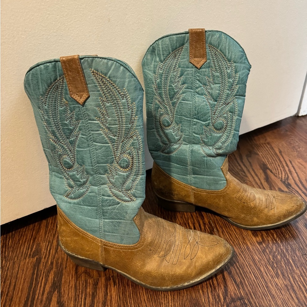 Coconut cowgirl boots